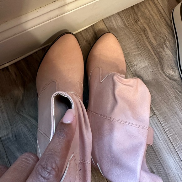 Light pink boots worn once - Picture 2 of 4